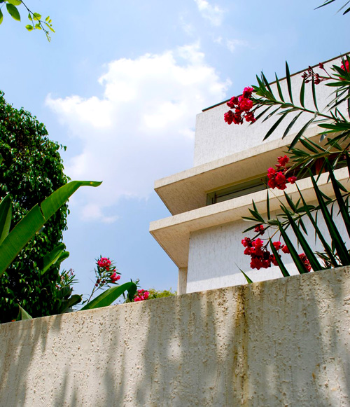 Exterior boundary wall